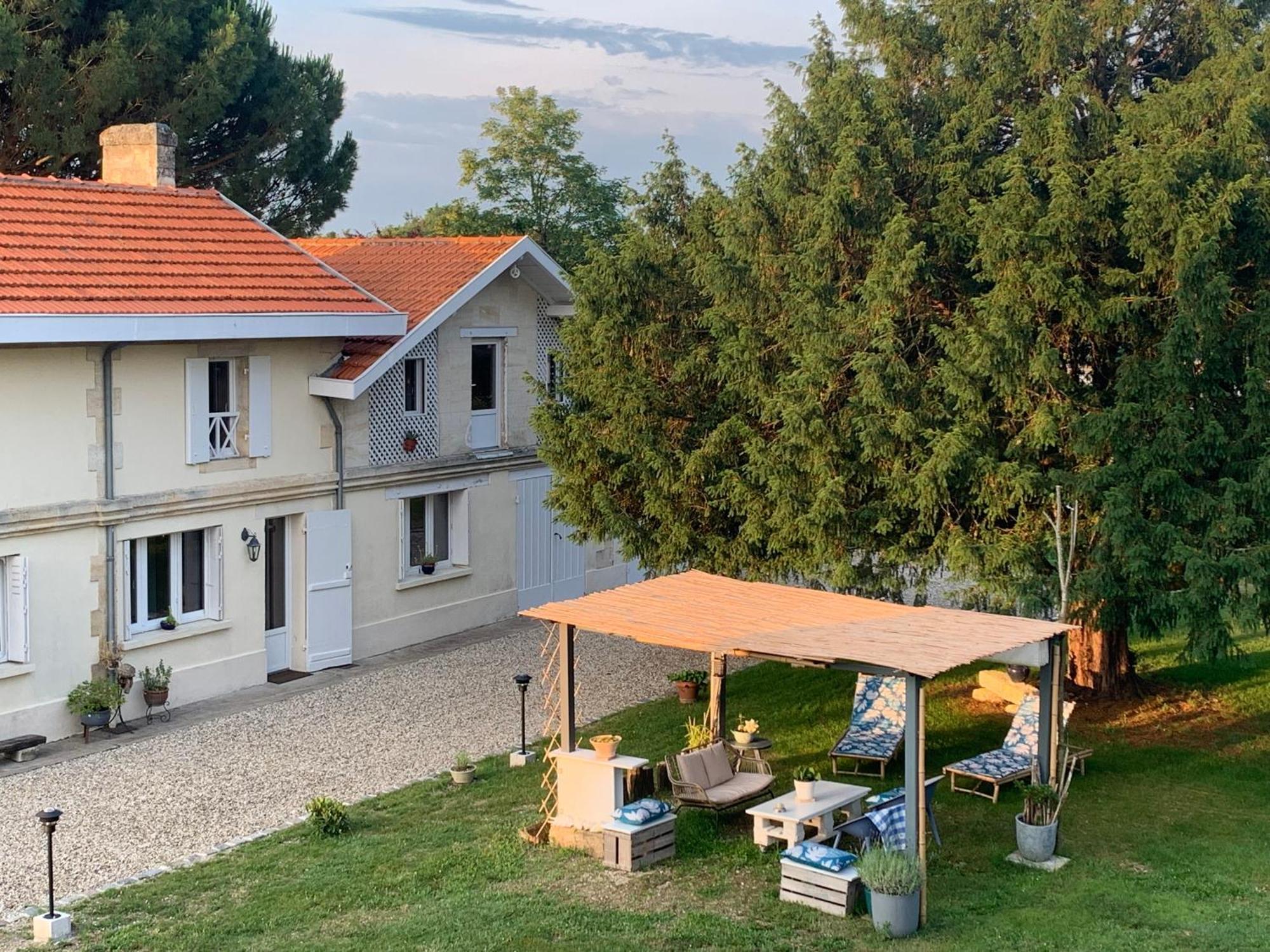 Villa Batisse En Pierre XVII Siecle 115 M² Avec Terrasse Ambares-et-Lagrave Exterior foto